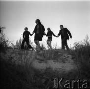 Lata 60. lub 70., Polska.
Rodzina Panasewiczów - Polaków z Chile.
Fot. Irena Jarosińska, zbiory Ośrodka KARTA 

