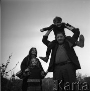 Lata 60. lub 70., Polska.
Rodzina Panasewiczów - Polaków z Chile.
Fot. Irena Jarosińska, zbiory Ośrodka KARTA