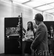 Lata 60. lub 70., Polska.
Archeolodzy w muzeum.
Fot. Irena Jarosińska, zbiory Ośrodka KARTA