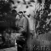 1974, Warszawa, Polska.
Michaił Ignatow - tłumacz współczesnej literatury polskiej na język rosyjski - na Starym Mieście.
Fot. Irena Jarosińska, zbiory Ośrodka KARTA
