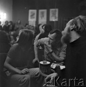 Lata 60. lub 70., Wrocław, Polska.
Klub studencki.
Fot. Irena Jarosińska, zbiory Ośrodka KARTA