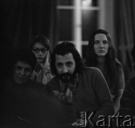 Lata 60. lub 70., Warszawa, Polska.
Zespół teatralny z Holandii.
Fot. Irena Jarosińska, zbiory Ośrodka KARTA