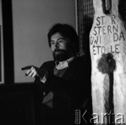 Lata 60. lub 70., Kraków, Polska.
Malarz Henryk Fantazos Ziembicki w Desie.
Fot. Irena Jarosińska, zbiory Ośrodka KARTA