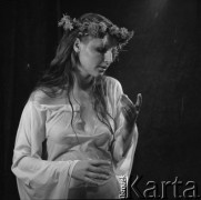 1977, Warszawa, Polska
Anna Chodakowska jako Ofelia w sztuce teatralnej 