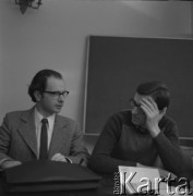 1976, Warszawa, Polska
Posiedzenie Polskiego Towarzystwa Historycznego. Wśród zebranych profesor Marcin Kula (1. z lewej)
Fot. Irena Jarosińska, zbiory Ośrodka KARTA