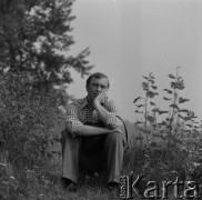 Lato 1977, Polska.
Mężczyzna nad Wisłą.
Fot. Irena Jarosińska, zbiory Ośrodka KARTA