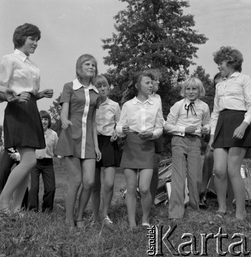 lata 70-te, Kozłowo, Polska
Dzieci z miejscowej szkoły
Fot. Irena Jarosińska, zbiory Ośrodka KARTA