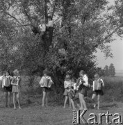 lata 70-te, Kozłowo, Polska
Dzieci z miejscowej szkoły
Fot. Irena Jarosińska, zbiory Ośrodka KARTA