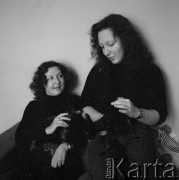 Grudzień 1977, Polska.
Rodzina cyrkowców.
Fot. Irena Jarosińska, zbiory Ośrodka KARTA