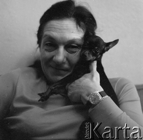 Grudzień 1977, Polska.
Członkini cyrku.
Fot. Irena Jarosińska, zbiory Ośrodka KARTA
