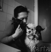 Grudzień 1977, Polska.
Członkini cyrku.
Fot. Irena Jarosińska, zbiory Ośrodka KARTA