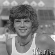 1975, Polska
Lekkoatleta, złoty medalista w skoku wzwyż Jacek Wszoła.
Fot. Irena Jarosińska, zbiory Ośrodka KARTA