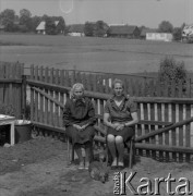 1978, Lipsk nad Biebrzą, Polska.
Anna Biernacka z córką.
Fot. Irena Jarosińska, zbiory Ośrodka KARTA 
