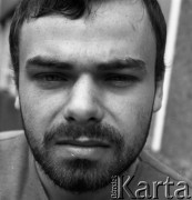 Lata 60. lub 70., Warszawa, Polska.
Malarz u rzeźbiarki Barbary Zbrożyny.
Fot. Irena Jarosińska, zbiory Ośrodka KARTA