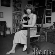 Wiosna 1978, Polska.
Malarka Lidia Boniecka w swoim mieszkaniu.
Fot. Irena Jarosińska, zbiory Ośrodka KARTA