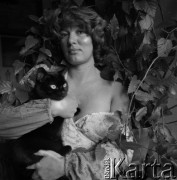 Wiosna 1978, Polska.
Malarka Lidia Boniecka w swoim mieszkaniu.
Fot. Irena Jarosińska, zbiory Ośrodka KARTA