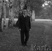Wrzesień 1978, Laski, Polska.
Niewidomy mężczyzna.
Fot. Irena Jarosińska, zbiory Ośrodka KARTA