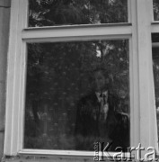Wrzesień 1978, Laski, Polska.
Niewidomy mężczyzna.
Fot. Irena Jarosińska, zbiory Ośrodka KARTA