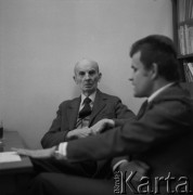 1979, Warszawa, Polska.
Pisarz Aleksander Bocheński (z lewej) i prof. Paweł Bożyk - doradca I sekretarza KC PZPR Edwarda Gierka. 
Fot. Irena Jarosińska, zbiory Ośrodka KARTA