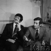 1979, Warszawa, Polska.
Syryjczyk Marwan Lostan - absolwent Wydziału Mechaniczno-Energetycznego Lotnictwa Politechniki Warszawskiej - z synem Ammarem Lostanem - studentem Wydziału Mechaniczno-Energetycznego Lotnictwa Politechniki Warszawskiej.
Fot. Irena Jarosińska, zbiory Ośrodka KARTA