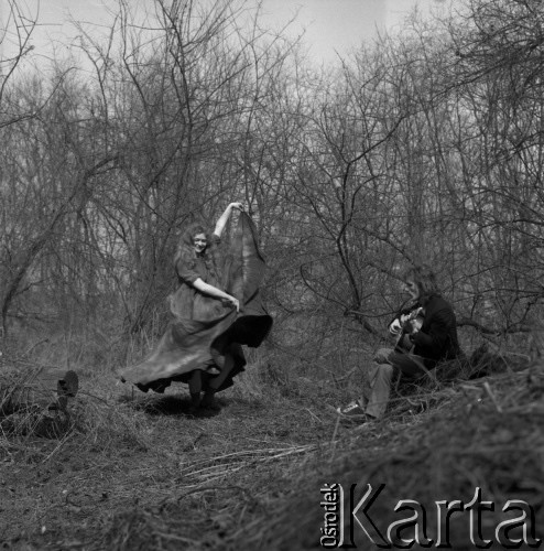 Kwiecień 1979, Warszawa, Polska.
Magda Ziemska na Młocinach.
Fot. Irena Jarosińska, zbiory Ośrodka KARTA
