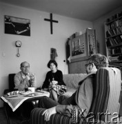 Maj 1979, Kraków, Polska.
Malarz Jerzy Nowosielski w swoim mieszkaniu.
Fot. Irena Jarosińska, zbiory Ośrodka KARTA