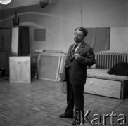 Maj 1979, Kraków, Polska.
Malarz Jerzy Nowosielski w Akademii Sztuk Pięknych.
Fot. Irena Jarosińska, zbiory Ośrodka KARTA
