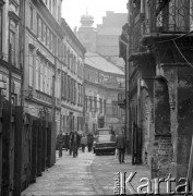 Kwiecień 1979, Kraków, Polska.
Ulica Kanonicza. W tle Zamek na Wawelu.
Fot. Irena Jarosińska, zbiory Ośrodka KARTA