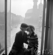 1979, Kraków, Polska.
Dziedziniec Collegium Maius Uniwersytetu Jagiellońskiego - uczestnicy kursów polonijnych organizowanych przez Instytut Badań Polonijnych.
Fot. Irena Jarosińska, zbiory Ośrodka KARTA
