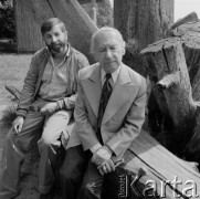 Czerwiec 1979, Warszawa, Polska.
Reżyser Janusz Majewski (z lewej) oraz pisarz Andrzej Kuśniewicz na Młocinach.
Fot. Irena Jarosińska, zbiory Ośrodka KARTA