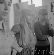 Czerwiec 1979, Warszawa, Polska.
Studentki w pracowni grafika, rysownika, twórcy plakatów profesora Henryk Tomaszewski w Akademii Sztuk Pięknych. 
Fot. Irena Jarosińska, zbiory Ośrodka KARTA