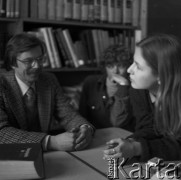 1979, Warszawa, Polska.
Czytelnia w Ośrodku Kultury Francuskiej przy Uniwersytecie Warszawskim.
Fot. Irena Jarosińska, zbiory Ośrodka KARTA