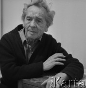 Zima 1979, Polska.
Grafik i rysownik profesor Tadeusz Kulisiewicz.
Fot. Irena Jarosińska, zbiory Ośrodka KARTA 
