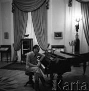 1980, Warszawa, Polska.
Wietnamczyk Dang Thai Son - laureat I nagrody X Międzynarodowego Konkursu Pianistycznego im. Fryderyka Chopina. 
Fot. Irena Jarosińska, zbiory Ośrodka KARTA