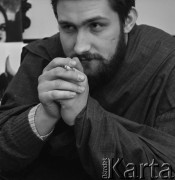Lata 80., Polska.
Operator kamery Tomasz Majcherowicz - uczeń fotografki Ireny Jarosińskiej.
Fot. Irena Jarosińska, zbiory Ośrodka KARTA