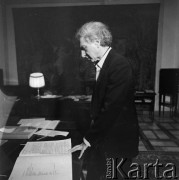 Lata 80, Warszawa, Polska.
Robert Satanowski - dyrektor naczelny i artystyczny Teatru Wielkiego.
Fot. Irena Jarosińska, zbiory Ośrodka KARTA