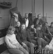 lata 70-te, Warszawa, Polska
Malarz Henryk Stażewski z wizytą w Akademii Sztuk Pięknych. Uczestnicy spotkania z artystą.
Fot. Irena Jarosińska, zbiory Ośrodka KARTA