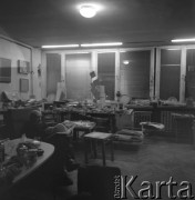 lata 70-te, Warszawa, Polska
Malarz Henryk Stażewski w swojej pracowni przy ul. Świerczewskiego
Fot. Irena Jarosińska, zbiory Ośrodka KARTA