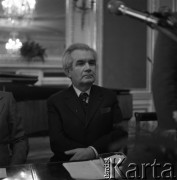 Lata 60. lub 70., Warszawa, Polska.
Uroczystość z okazji zakończenia Roku Stanisławowskiego na Zamku Królewskim. 
Fot. Irena Jarosińska, zbiory Ośrodka KARTA