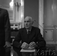 Lata 60. lub 70., Warszawa, Polska.
Uroczystość z okazji zakończenia Roku Stanisławowskiego na Zamku Królewskim. 
Fot. Irena Jarosińska, zbiory Ośrodka KARTA