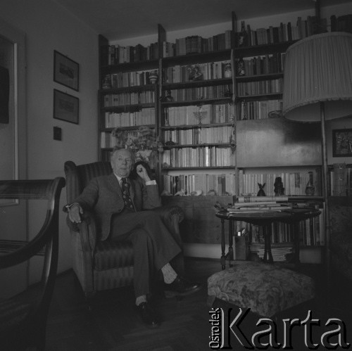 lata 70-te, Warszawa, Polska
Prozaik i poeta Andrzej Kuśniewicz
Fot. Irena Jarosińska, zbiory Ośrodka KARTA