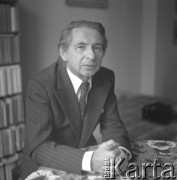 lata 70-te, Warszawa, Polska
Pisarz Lesław Bartelski
Fot. Irena Jarosińska, zbiory Ośrodka KARTA