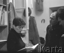 lata 70-te, Warszawa, Polska
Wystawa Włodzimierza Borowskiego. Uczestnicy wernisażu.
Fot. Irena Jarosińska, zbiory Ośrodka KARTA