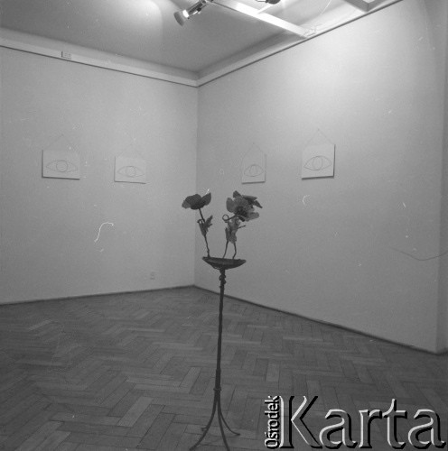 lata 70-te, Warszawa, Polska
Wystawa Włodzimierza Borowskiego
Fot. Irena Jarosińska, zbiory Ośrodka KARTA