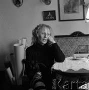 Jesień 1982, Warszawa, Polska.
Aktorka Krystyna Janda w swoim mieszkaniu na Służewie.
Fot. Irena Jarosińska, zbiory Ośrodka KARTA
