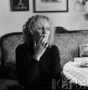 Jesień 1982, Warszawa, Polska.
Aktorka Krystyna Janda w swoim mieszkaniu na Służewie.
Fot. Irena Jarosińska, zbiory Ośrodka KARTA