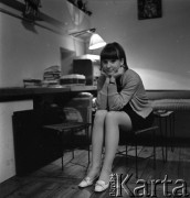 Lata 50. lub 60., Warszawa, Polska.
Hanna Roguska - koleżanka Marka Jarosińskiego, syna fotografki Ireny Jarosińskiej.
Fot. Irena Jarosińska, zbiory Ośrodka KARTA