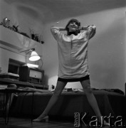 Lata 50. lub 60., Warszawa, Polska.
Hanna Roguska - koleżanka Marka Jarosińskiego, syna fotografki Ireny Jarosińskiej.
Fot. Irena Jarosińska, zbiory Ośrodka KARTA