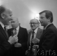 Lata 70. lub 80., Polska.
Bankiet u Marokańczyków.
Fot. Irena Jarosińska, zbiory Ośrodka KARTA