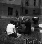 Lata 50. lub 60., Polska.
Dzieci.
Fot. Irena Jarosińska, zbiory Ośrodka KARTA 


